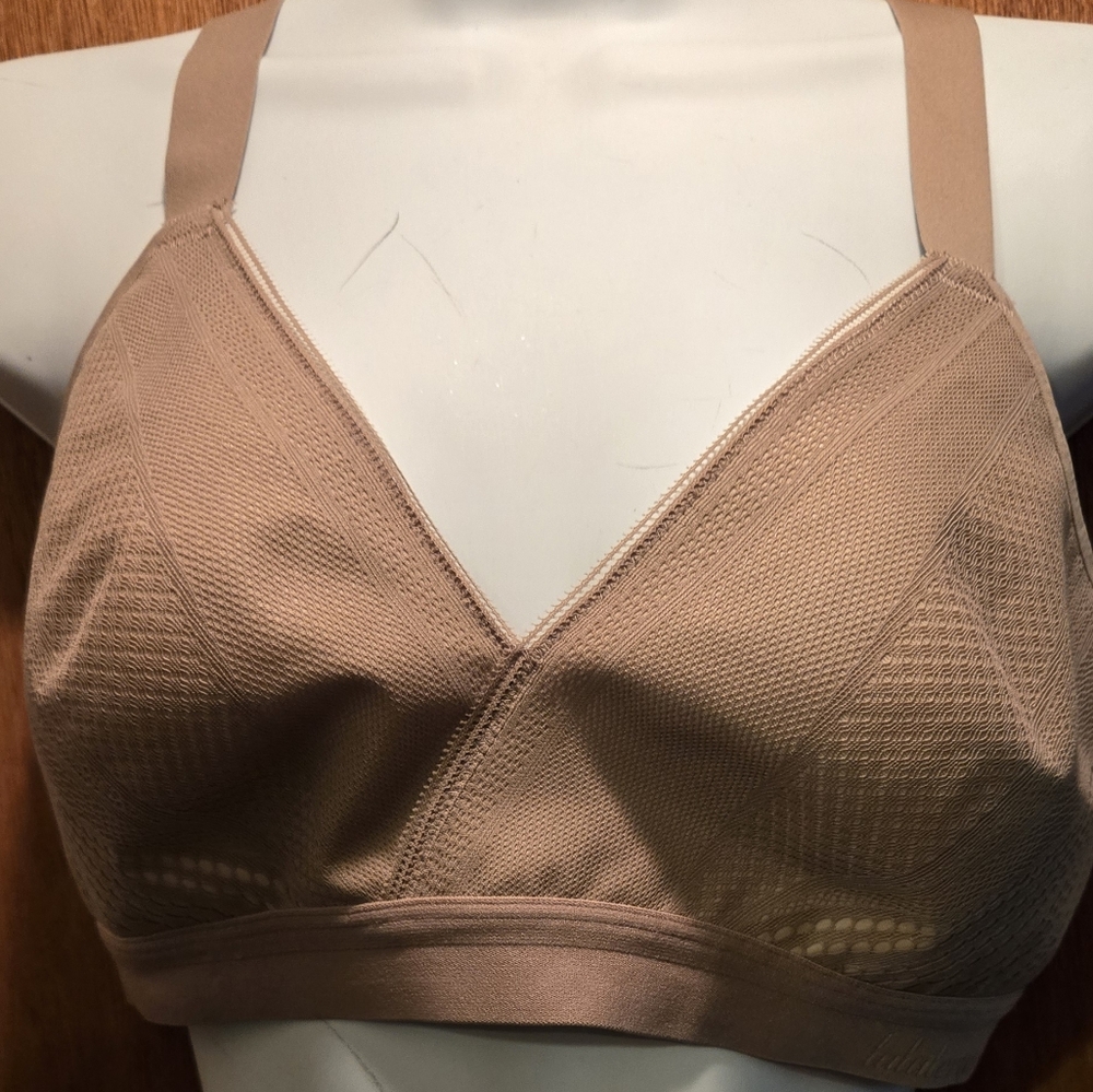 Lululemon NWT 34dd beige/natural gorgeous sports bra - Picture 2 of 5